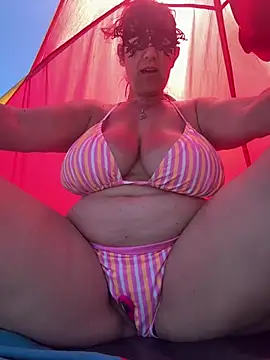 Snapshot of sexy_tettona chatting on June 28, 11:05 am sexy tettona online show from June 28, 11:05 am