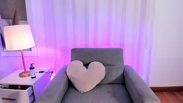 Snapshot of KamileBlake chatting on February 19, 6:09 am KamileBlake online show from February 19, 6:09 am