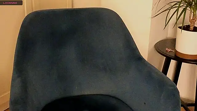 Snapshot of NoFace_Model chatting on October 9, 5:11 pm NoFace Model online show from October 9, 5:11 pm