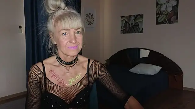 Snapshot of Laura_Gol chatting on November 3, 12:39 pm Laura Gol online show from November 3, 12:39 pm