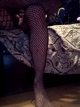 Snapshot of Crossedsissy chatting on April 28, 11:43 pm Crossedsissy online show from April 28, 11:43 pm