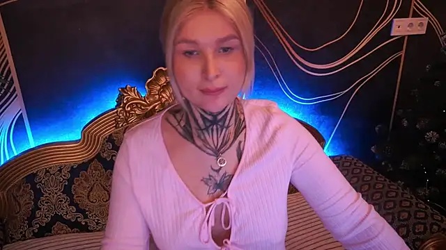 Snapshot of IvyLaurent chatting on December 18, 1:17 pm IvyLaurent online show from December 18, 1:17 pm