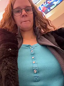 Snapshot of Bikergirl_97 chatting on November 24, 9:09 am Bikergirl 97 online show from November 24, 9:09 am