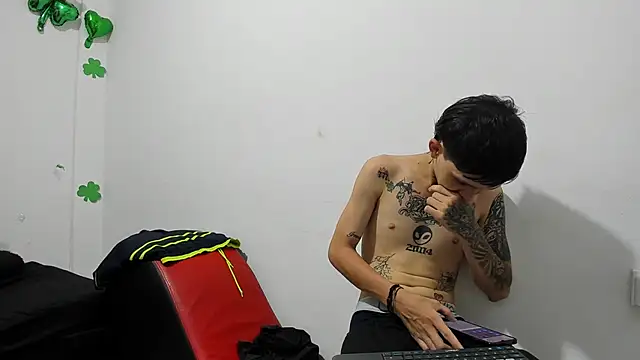 Snapshot of StraightBoy_Nick chatting on April 26, 8:06 pm StraightBoy Nick online show from April 26, 8:06 pm