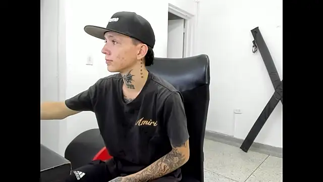 Snapshot of StraightBoy_Nick chatting on April 30, 8:48 pm StraightBoy Nick online show from April 30, 8:48 pm