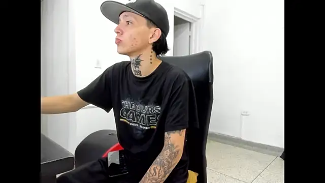 Snapshot of StraightBoy_Nick chatting on May 1, 9:08 pm StraightBoy Nick online show from May 1, 9:08 pm