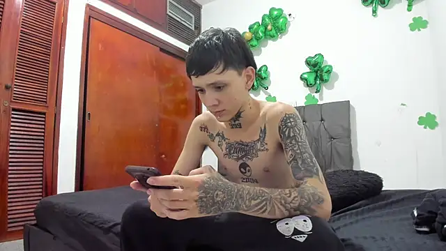 Snapshot of StraightBoy_Nick chatting on May 3, 4:18 am StraightBoy Nick online show from May 3, 4:18 am