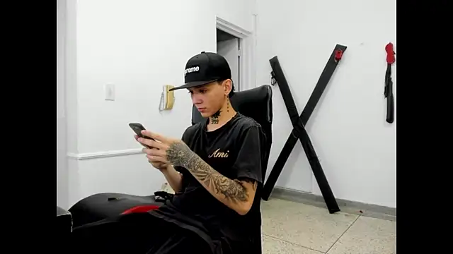 Snapshot of StraightBoy_Nick chatting on May 5, 7:55 pm StraightBoy Nick online show from May 5, 7:55 pm
