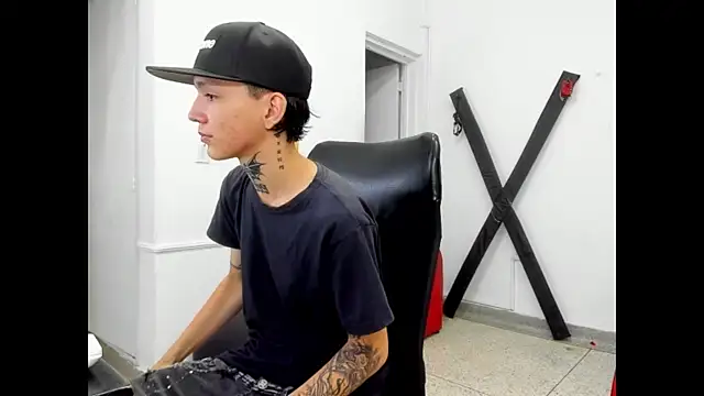 Snapshot of StraightBoy_Nick chatting on May 6, 8:03 pm StraightBoy Nick online show from May 6, 8:03 pm