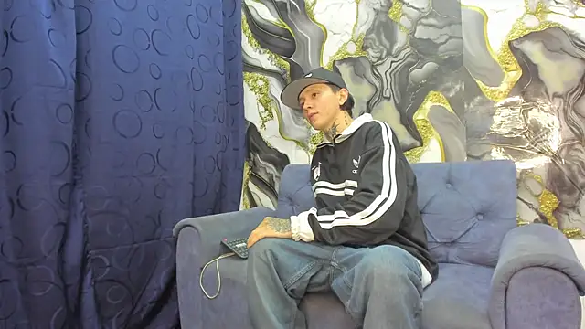 Snapshot of StraightBoy_Nick chatting on May 28, 4:54 am StraightBoy Nick online show from May 28, 4:54 am