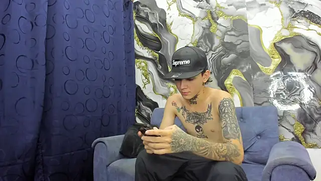 Snapshot of StraightBoy_Nick chatting on May 29, 4:43 am StraightBoy Nick online show from May 29, 4:43 am
