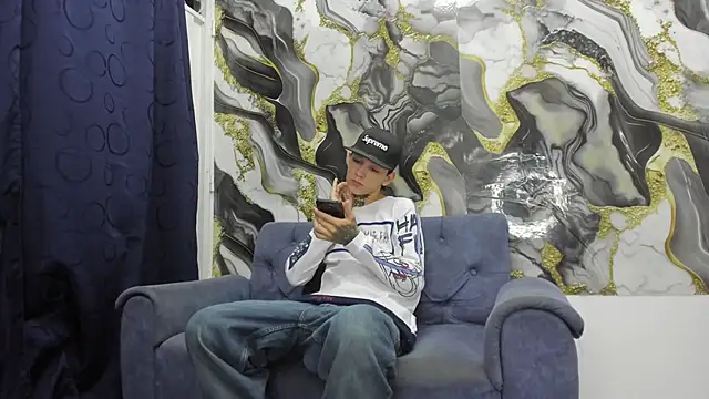 Snapshot of StraightBoy_Nick chatting on May 30, 5:15 am StraightBoy Nick online show from May 30, 5:15 am