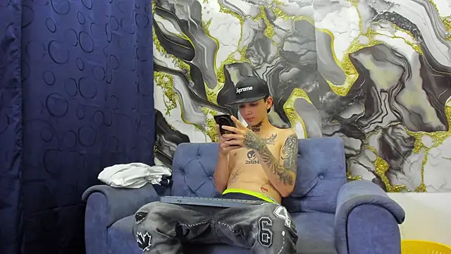 Snapshot of StraightBoy_Nick chatting on May 31, 5:04 am StraightBoy Nick online show from May 31, 5:04 am
