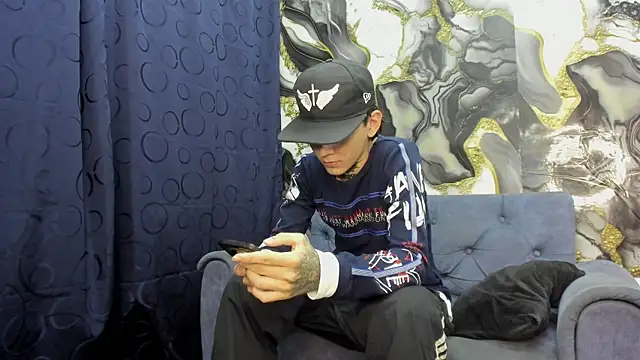 Snapshot of StraightBoy_Nick chatting on June 1, 4:03 am StraightBoy Nick online show from June 1, 4:03 am