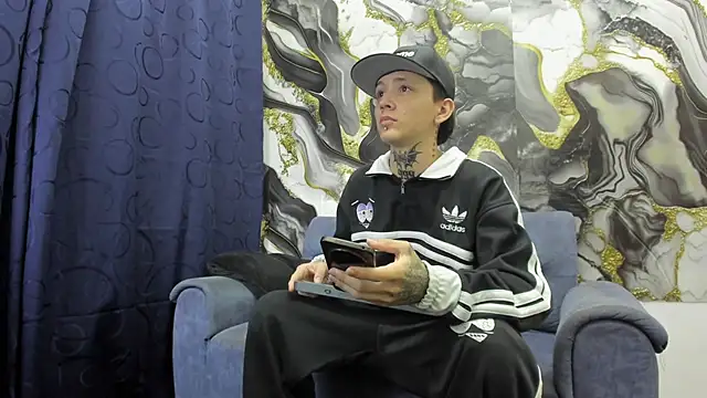 Snapshot of StraightBoy_Nick chatting on June 2, 4:14 am StraightBoy Nick online show from June 2, 4:14 am
