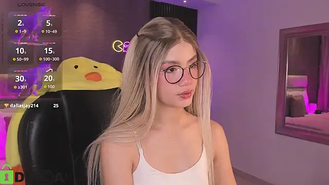 Snapshot of Arinextdoor chatting on September 28, 11:54 pm Arinextdoor online show from September 28, 11:54 pm