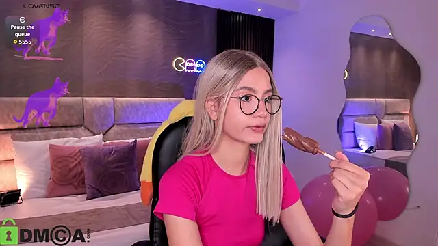 Snapshot of Arinextdoor chatting on October 7, 9:56 pm Arinextdoor online show from October 7, 9:56 pm