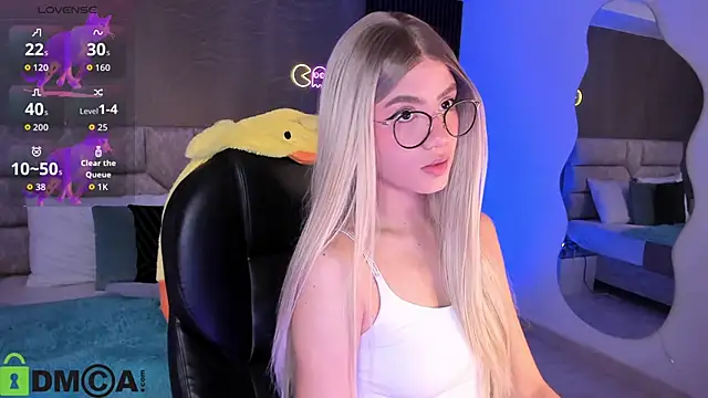 Snapshot of Arinextdoor chatting on October 18, 12:24 am Arinextdoor online show from October 18, 12:24 am