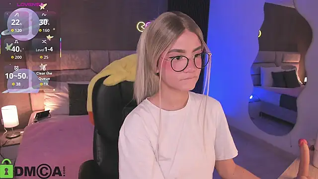 Snapshot of Arinextdoor chatting on November 22, 3:38 am Arinextdoor online show from November 22, 3:38 am