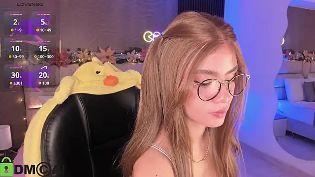 Snapshot of Arinextdoor chatting on November 28, 10:56 pm Arinextdoor online show from November 28, 10:56 pm