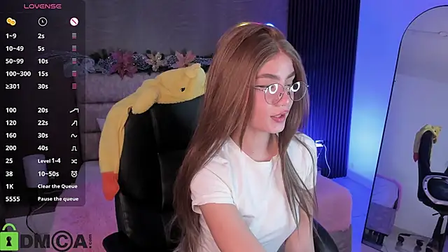 Snapshot of Arinextdoor chatting on December 15, 1:21 am Arinextdoor online show from December 15, 1:21 am