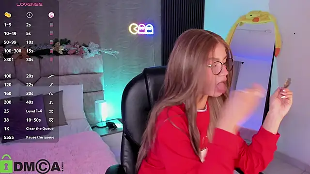 Snapshot of Arinextdoor chatting on December 22, 5:48 am Arinextdoor online show from December 22, 5:48 am