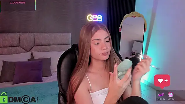 Snapshot of Arinextdoor chatting on January 12, 1:44 am Arinextdoor online show from January 12, 1:44 am