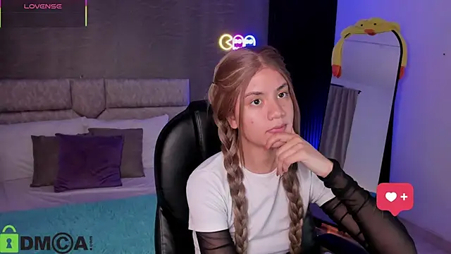 Snapshot of Arinextdoor chatting on January 15, 3:11 am Arinextdoor online show from January 15, 3:11 am