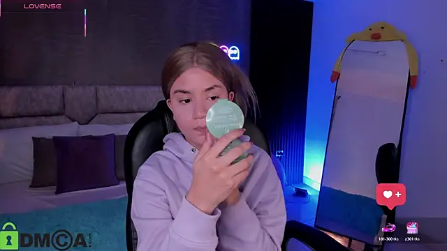 Snapshot of Arinextdoor chatting on January 16, 2:04 am Arinextdoor online show from January 16, 2:04 am