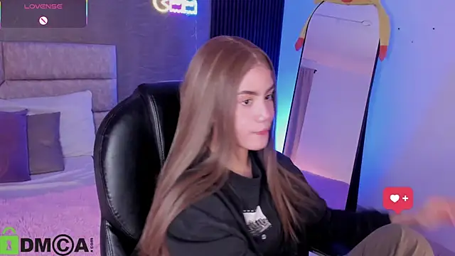 Snapshot of Arinextdoor chatting on January 19, 2:04 am Arinextdoor online show from January 19, 2:04 am