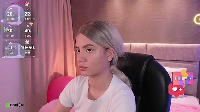 Snapshot of Arinextdoor chatting on February 7, 3:54 am Arinextdoor online show from February 7, 3:54 am