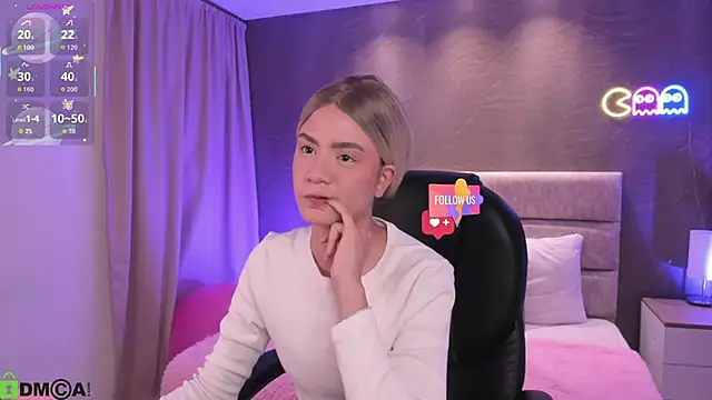 Snapshot of Arinextdoor chatting on February 8, 3:21 am Arinextdoor online show from February 8, 3:21 am