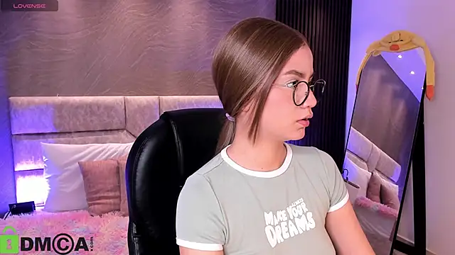 Snapshot of Arinextdoor chatting on February 26, 4:11 am Arinextdoor online show from February 26, 4:11 am