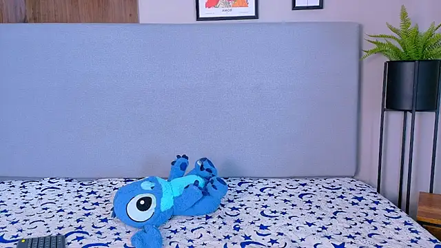 Snapshot of MeghanMure chatting on February 28, 3:51 am MeghanMure online show from February 28, 3:51 am