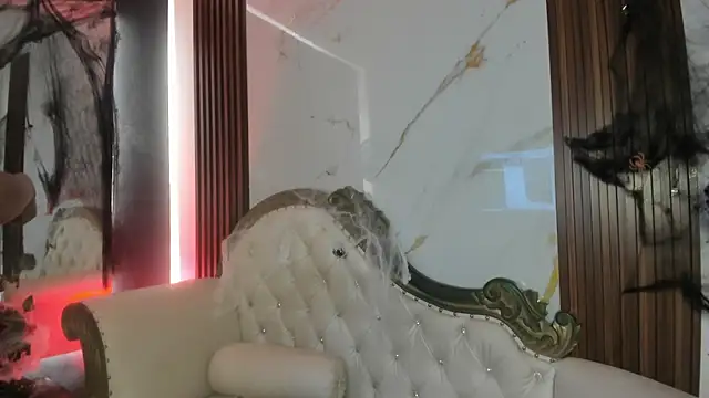 Snapshot of CoralieBronson chatting on October 24, 4:20 am CoralieBronson online show from October 24, 4:20 am