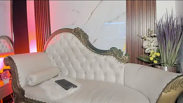 Snapshot of CoralieBronson chatting on December 4, 8:39 pm CoralieBronson online show from December 4, 8:39 pm