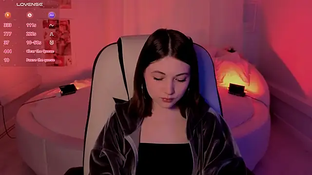 Snapshot of Kimmie_shine chatting on October 18, 7:42 am Kimmie shine online show from October 18, 7:42 am