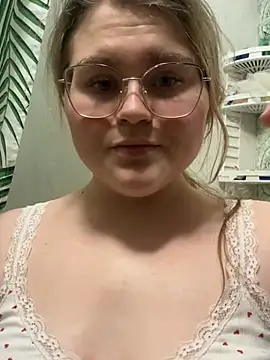 Snapshot of Monahosks chatting on March 11, 5:41 pm Monahosks online show from March 11, 5:41 pm