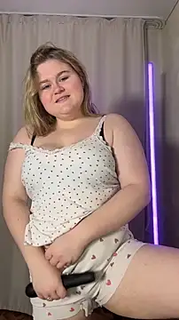 Snapshot of Monahosks chatting on March 17, 4:21 pm Monahosks online show from March 17, 4:21 pm