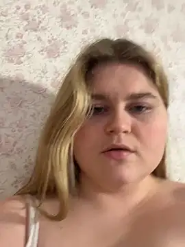 Snapshot of Monahosks chatting on March 21, 4:28 am Monahosks online show from March 21, 4:28 am