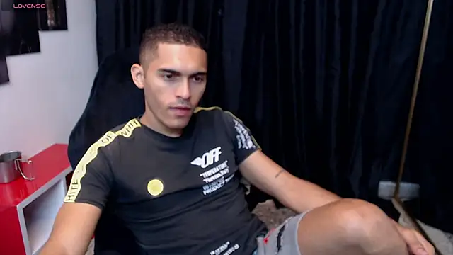 Snapshot of Derek_Storm_ chatting on November 16, 11:49 am Derek Storm online show from November 16, 11:49 am