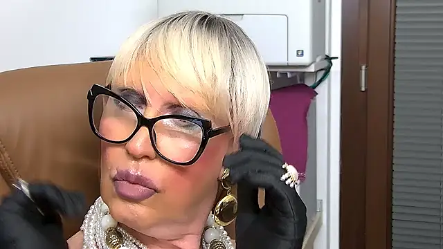 Snapshot of ROBY_SWEETHOT chatting on November 19, 11:16 pm ROBY SWEETHOT online show from November 19, 11:16 pm