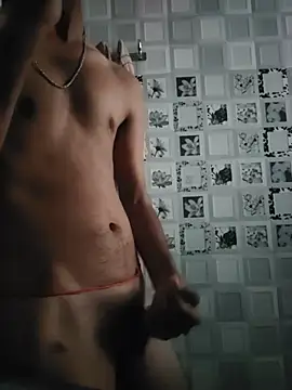 Snapshot of roman69_80 chatting on December 14, 5:02 am roman69 80 online show from December 14, 5:02 am