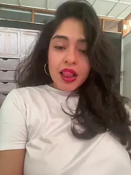 EmilyNoir1 online show from April 2, 6:49 pm