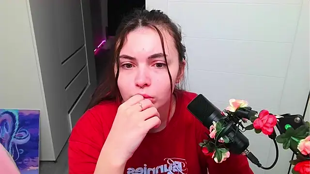 peachyness online show from February 27, 9:26 pm