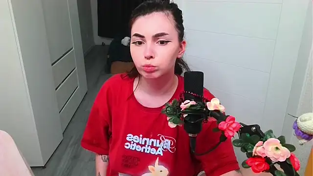 peachyness online show from April 26, 3:10 pm