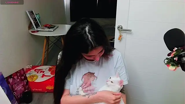 peachyness online show from June 12, 5:12 pm