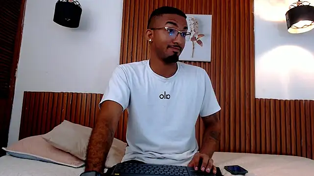 Darwin mayo online show from April 1, 11:00 am