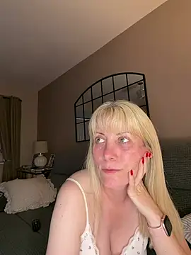 Blonde-BrookeX online show from June 20, 8:33 pm