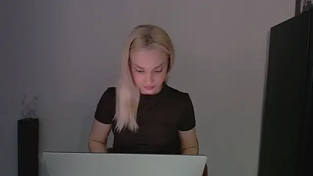 Snapshot of Lia_noo_regrets chatting on April 19, 4:06 pm Lia noo regrets online show from April 19, 4:06 pm